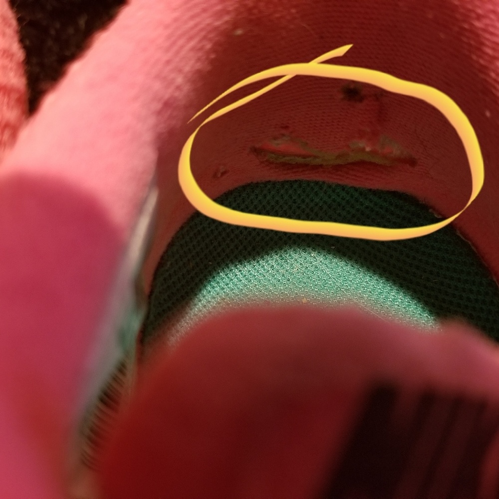 Pink Nike shoes - Picture 5 of 7